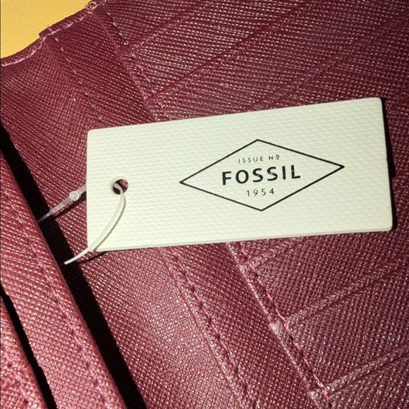 Fossil Raspberry Leather Wallet NWT - Picture 4 of 7
